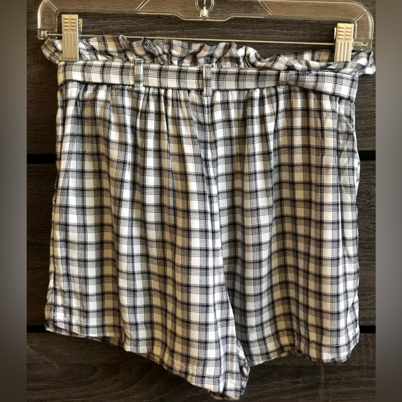 Hollister Ultra High-rise Paperback Waist Short Size XS - Picture 2 of 3